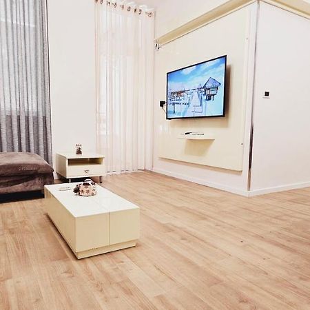 Discover Tirana From Our 3-Room Apartment With Free Parking-Komuna E Parisit 외부 사진