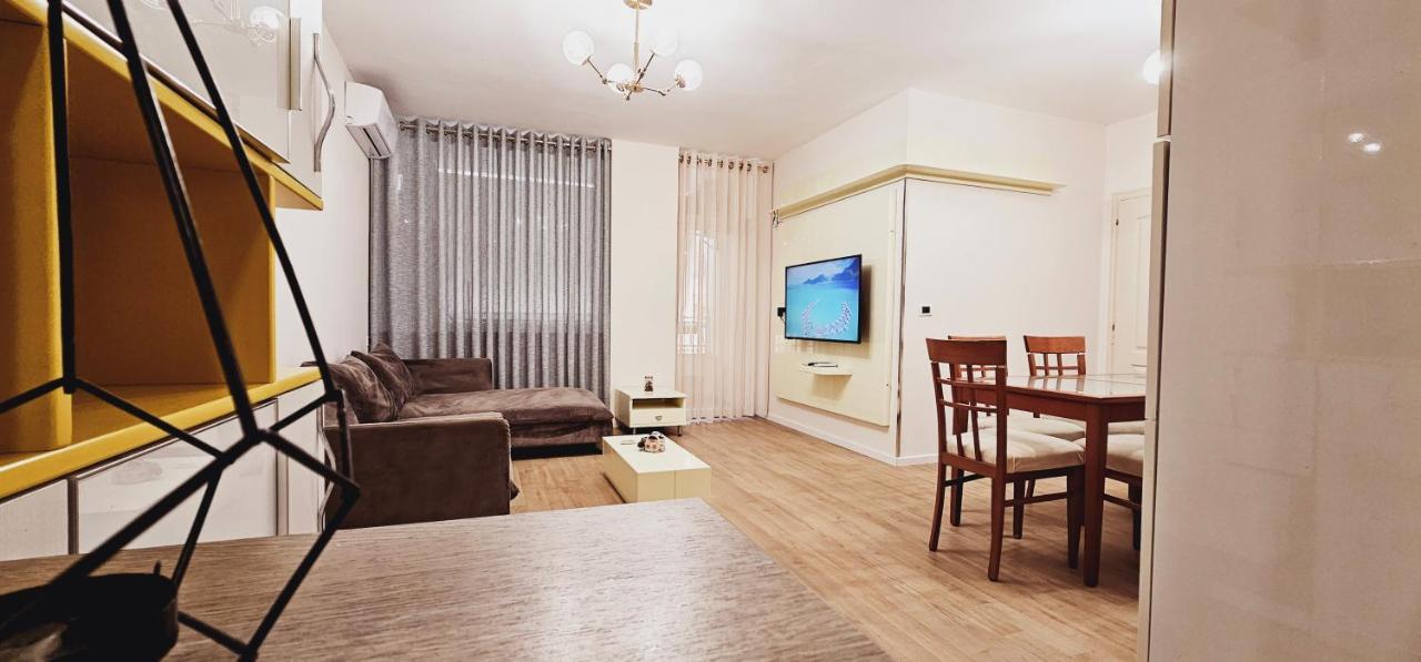 Discover Tirana From Our 3-Room Apartment With Free Parking-Komuna E Parisit 외부 사진