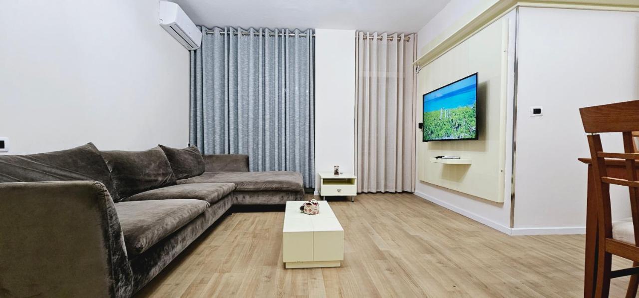 Discover Tirana From Our 3-Room Apartment With Free Parking-Komuna E Parisit 외부 사진