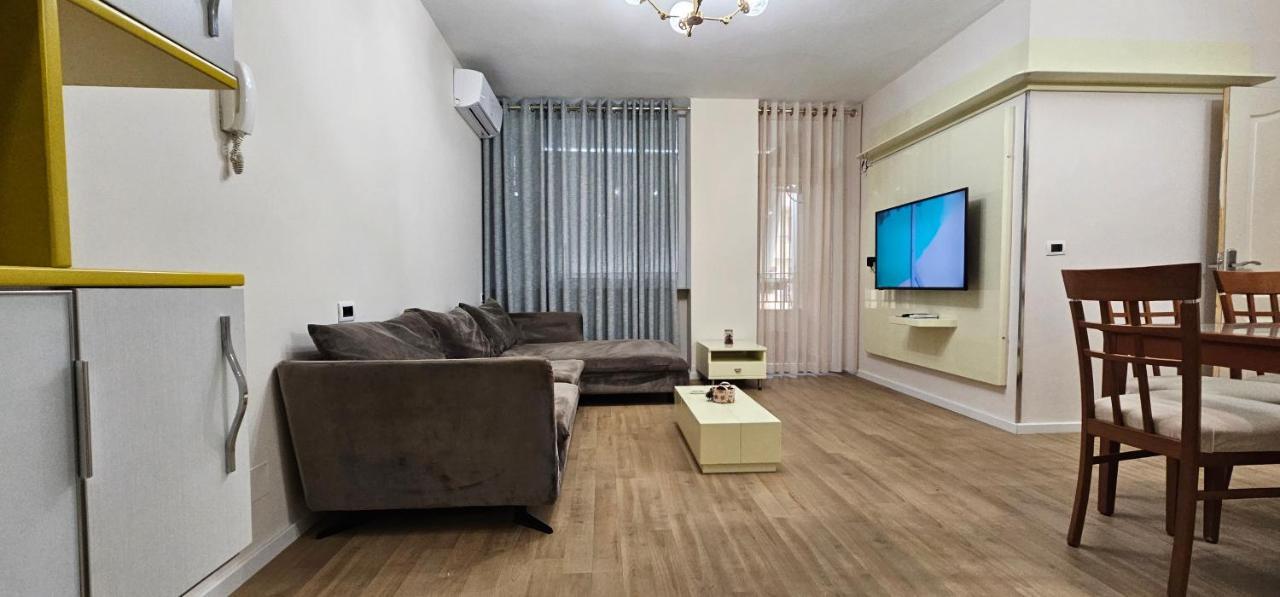 Discover Tirana From Our 3-Room Apartment With Free Parking-Komuna E Parisit 외부 사진