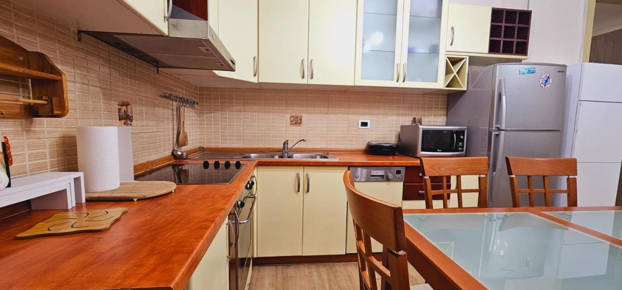 Discover Tirana From Our 3-Room Apartment With Free Parking-Komuna E Parisit 외부 사진