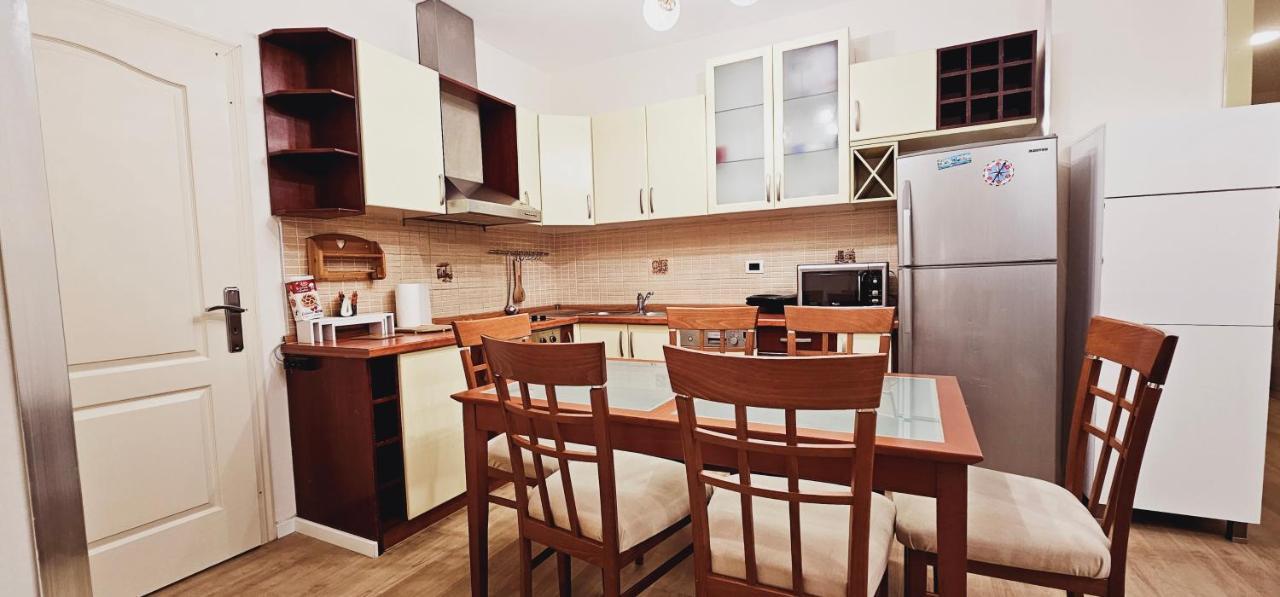 Discover Tirana From Our 3-Room Apartment With Free Parking-Komuna E Parisit 외부 사진