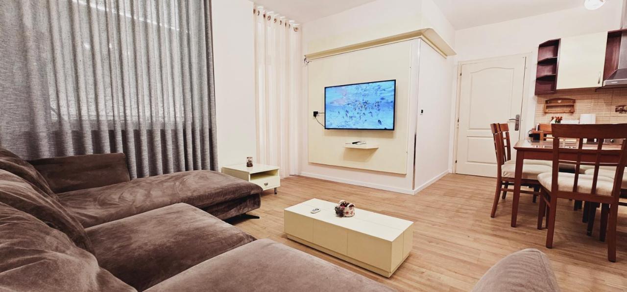 Discover Tirana From Our 3-Room Apartment With Free Parking-Komuna E Parisit 외부 사진