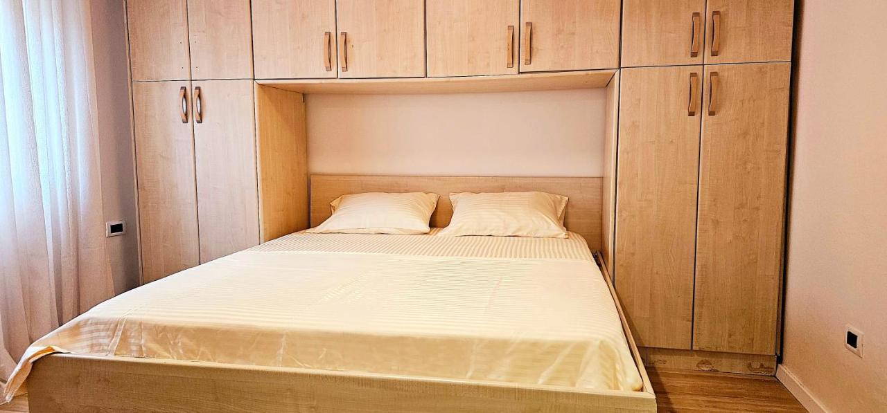 Discover Tirana From Our 3-Room Apartment With Free Parking-Komuna E Parisit 외부 사진