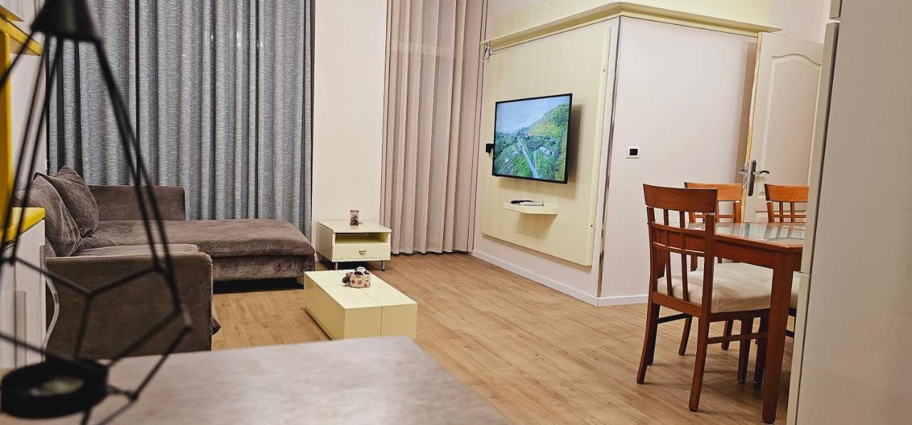 Discover Tirana From Our 3-Room Apartment With Free Parking-Komuna E Parisit 외부 사진