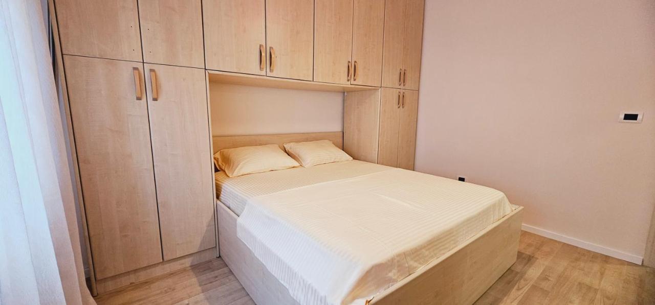 Discover Tirana From Our 3-Room Apartment With Free Parking-Komuna E Parisit 외부 사진